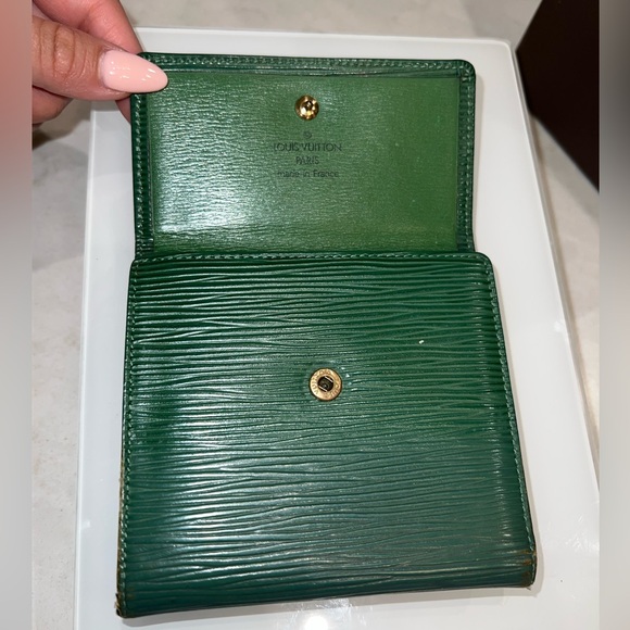 Louis Vuitton Epi Bifold Wallet - Picture 3 of 4